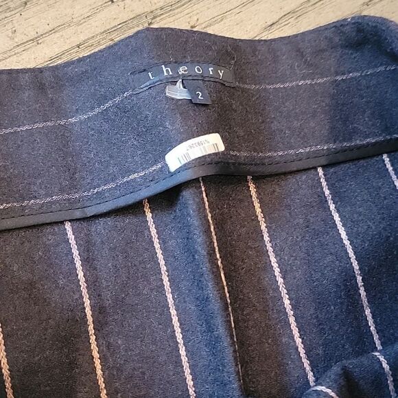 Theory pinstripe wool mid length skirt size 2 - Picture 2 of 4